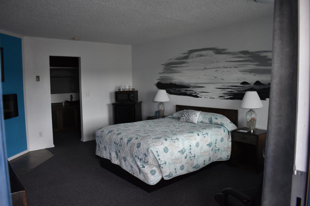 Lighthouse Cove Inn Бандън Екстериор снимка A room at the motel