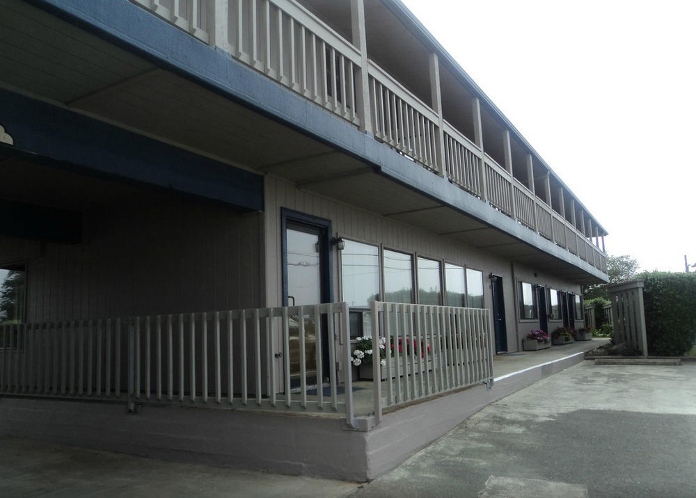 Lighthouse Cove Inn Бандън Екстериор снимка The hotel in 2011